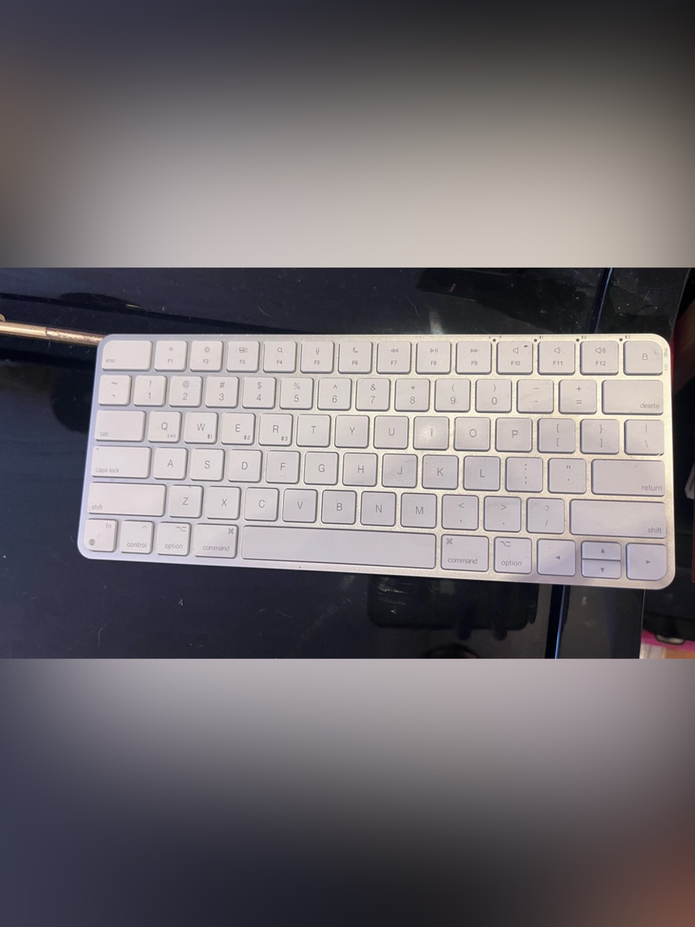 Meetion white Bluetooth keyboard - lightly used from Amazon